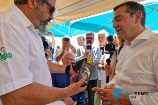 hxonews * Ο επιχειρηματίας εστίασης κ. Τρικοίλης του χάρισε βραβευμένο ελαιόλαδο&nbsp;&nbsp;